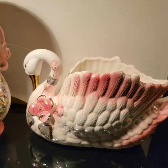 Beautiful Taiwan Made Porcelain 13" Long Swan Flowers Potter & Flowers Vase 13" - Picture 4 of 13